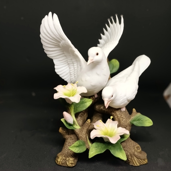 Set of doves figurine